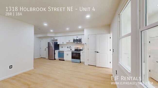 Building Photo - 1318 Holbrook St NE