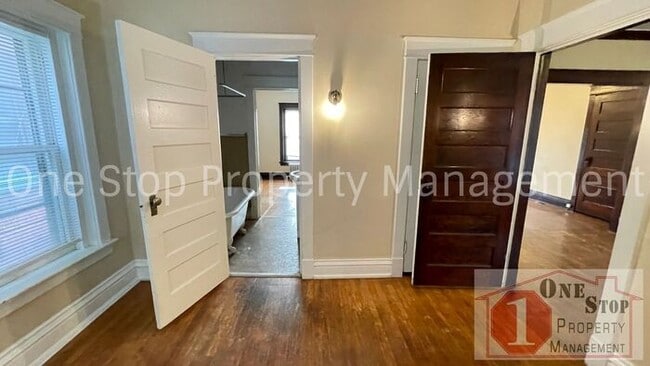 Building Photo - Gorgeous and Unique 2 Bedroom, 1 Bathroom ...