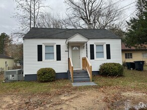 Building Photo - 2 Bedroom House with Bonus Room