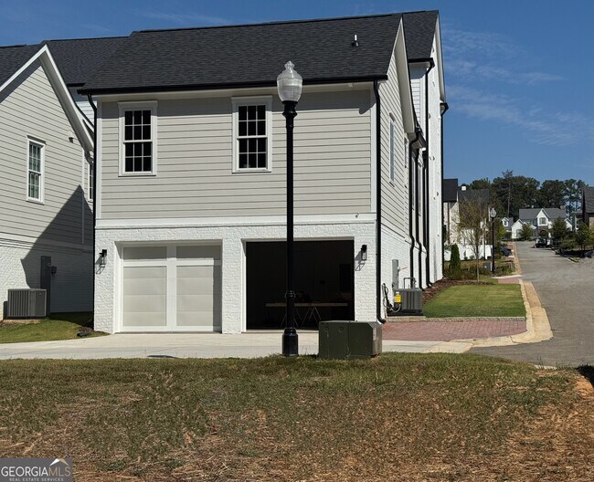 Building Photo - 930 Laurel Brooke Ave