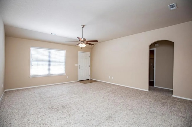 Building Photo - Charming 3 Bed, 2 Bath Home | Fenced Yard ...