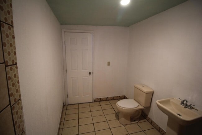 Building Photo - 8606 Gateway Blvd