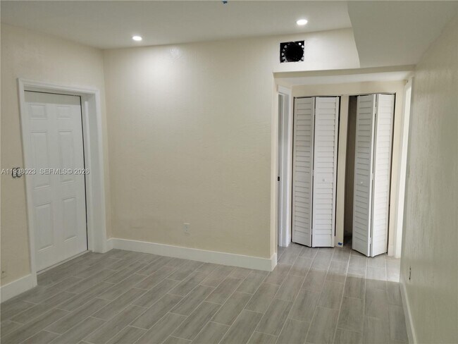 Building Photo - 121 NE 82nd Terrace