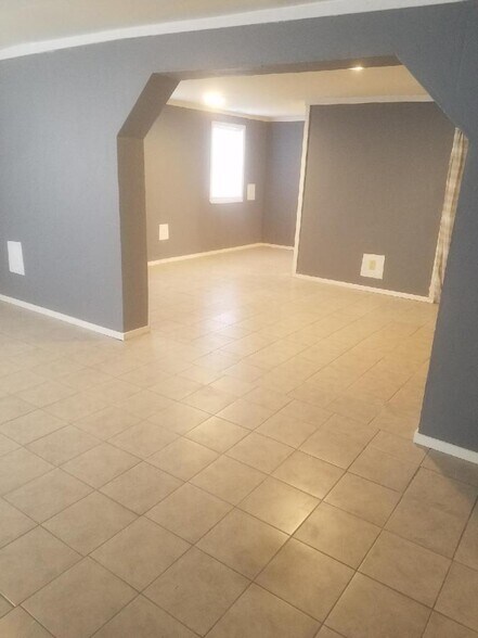 Building Photo - 808 Carter St