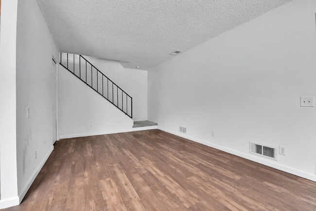 Building Photo - $1,540.95.95- 2 Bed, 1 Bath Condo in Aurora with Central AC and in Unit Laundry!