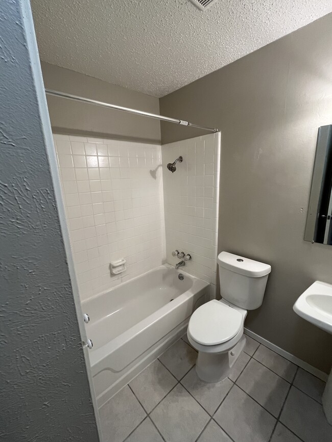 Building Photo - 8836 Hidden Hill Dr