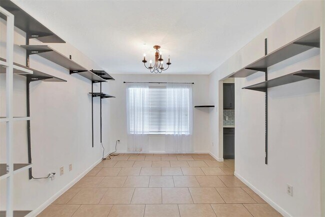 Building Photo - 1811 Adobe Falls Dr
