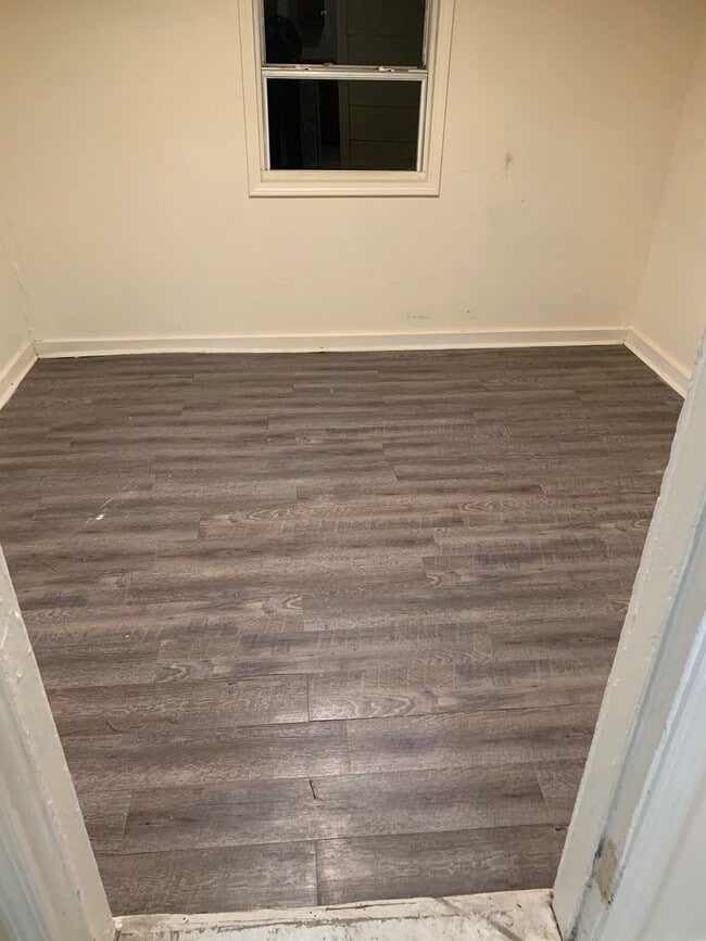 Building Photo - 2 bedroom house in Midtown accross the street from Denton Park!