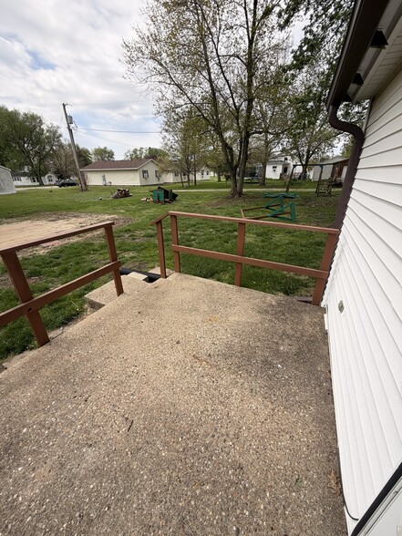 Building Photo - 608 SE Vine St