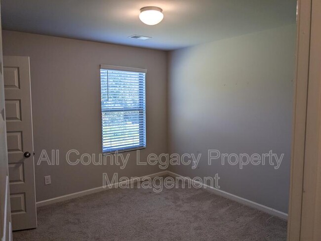 Building Photo - 1927 Roxey Ln