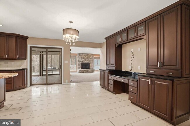 Building Photo - 6614 Corina Ct