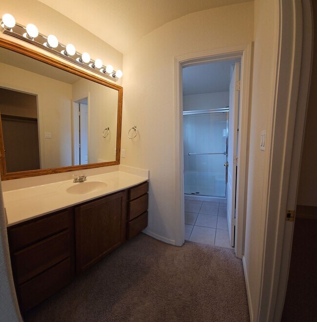 Building Photo - Gated Community available NOW!