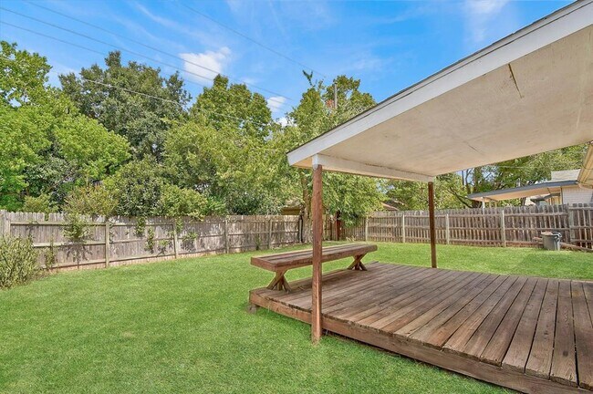 Building Photo - 16908 Ardisia Dr