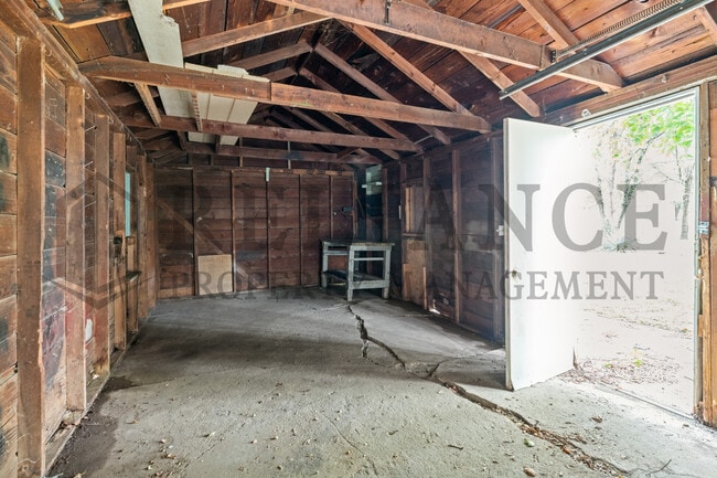 Building Photo - 1422 S Meridian Ave