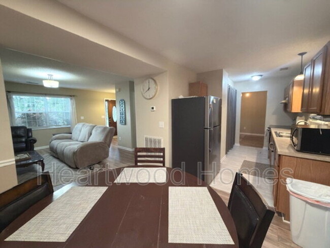 Building Photo - 264 Orchard Hill Dr