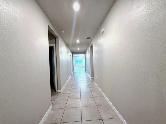 Building Photo - 706 Alta Vista Ct