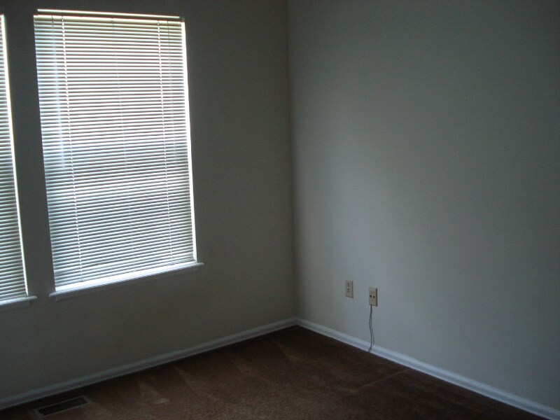 Building Photo - 744 Crown Point Dr