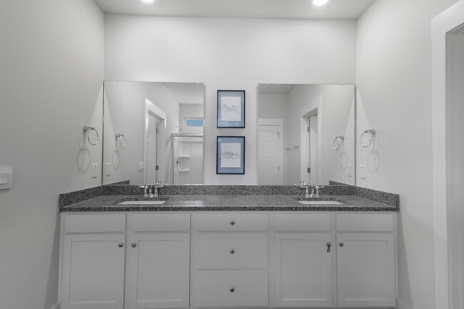 Building Photo - Spacious 4 Bedroom Home in Blake Farm