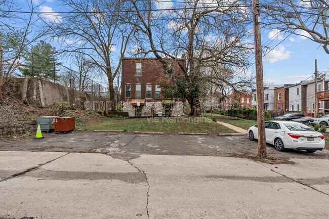Building Photo - 2221-2223  Rutger Street