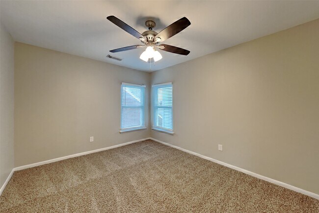 Building Photo - 18150 River Sage Dr