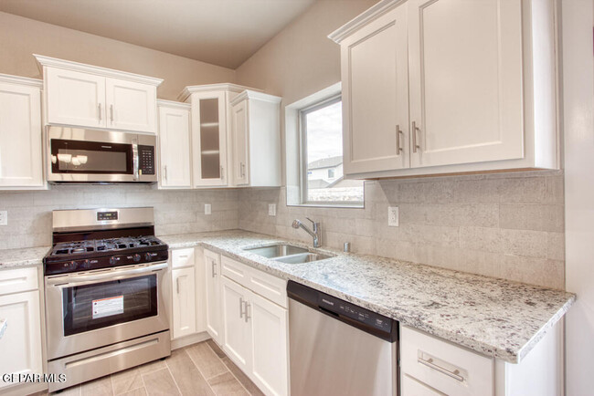 Building Photo - 14929 Tierra Crystal Ave