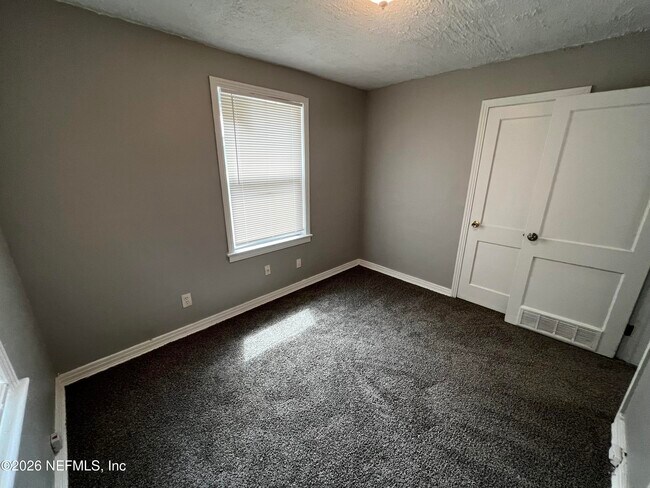 Building Photo - 5035 Campenella Dr