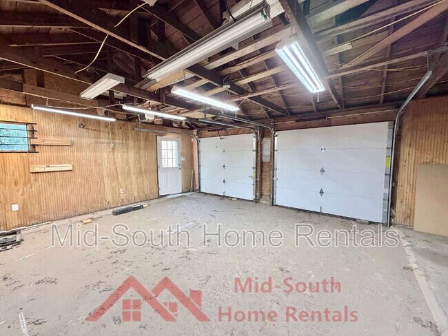 Building Photo - 4703 Crossover Ln