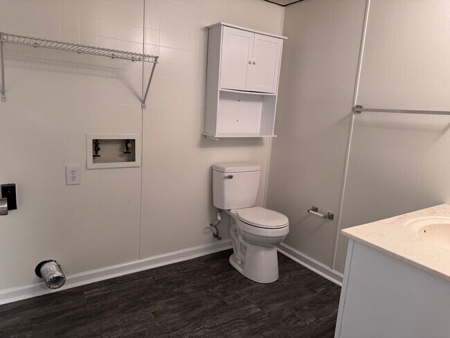 Building Photo - Must see!! 3BD/3BA Fully Finished Basement and Corner Lot!!