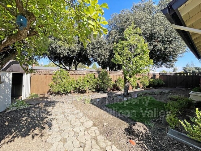 Building Photo - 153 Noyo Dr