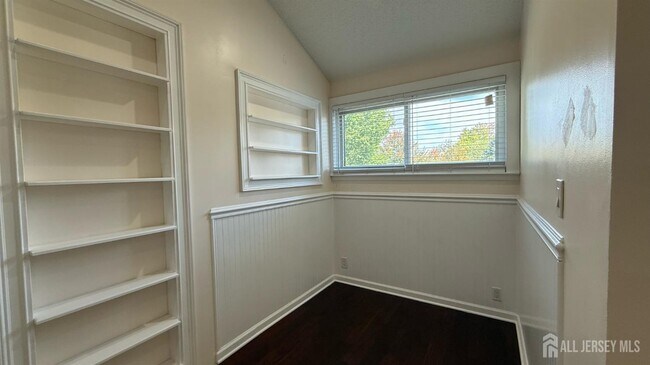 Building Photo - 5 Viburnum Ct