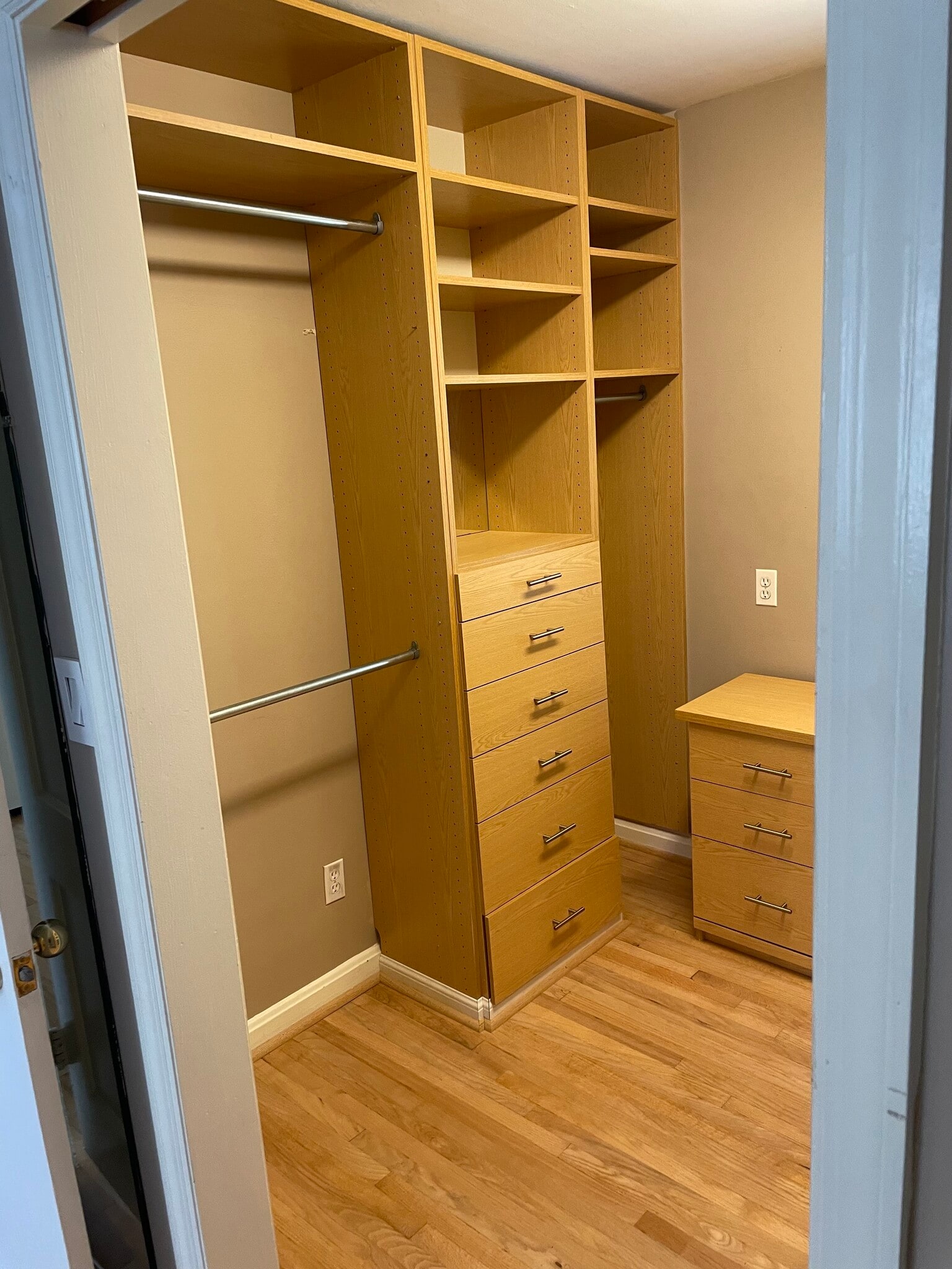 Master closet-vanity & drawers - 10912 Stillwater Ave