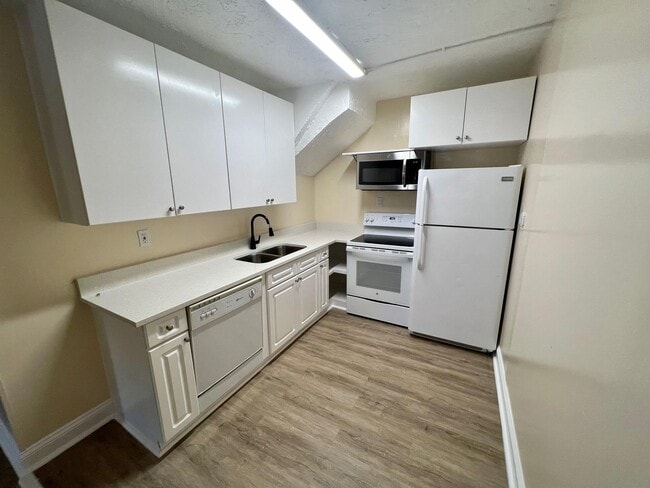 Building Photo - 2705 Riverside Ave