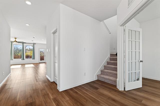 Building Photo - 2325 Myrtle Wy