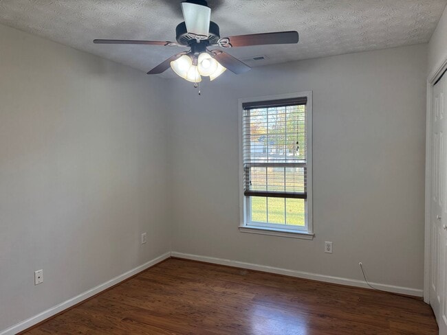 Building Photo - Beautiful home in Tucker Creek