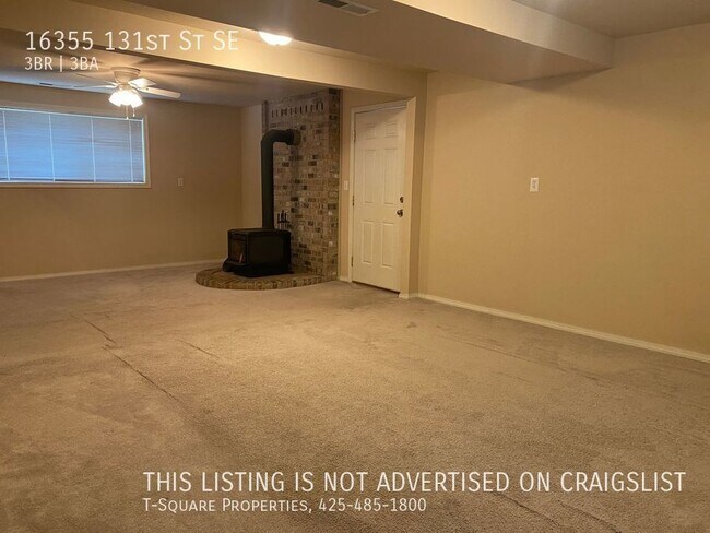 Building Photo - Unique 3 Bedroom Home with Daylight Baseme...