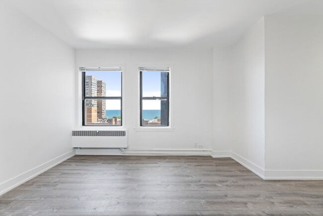 Building Photo - 6230 N Kenmore Ave