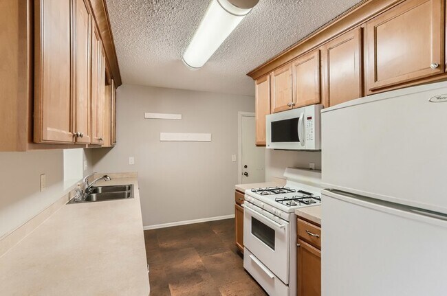 Primary Photo - 3399 Emerald Dr