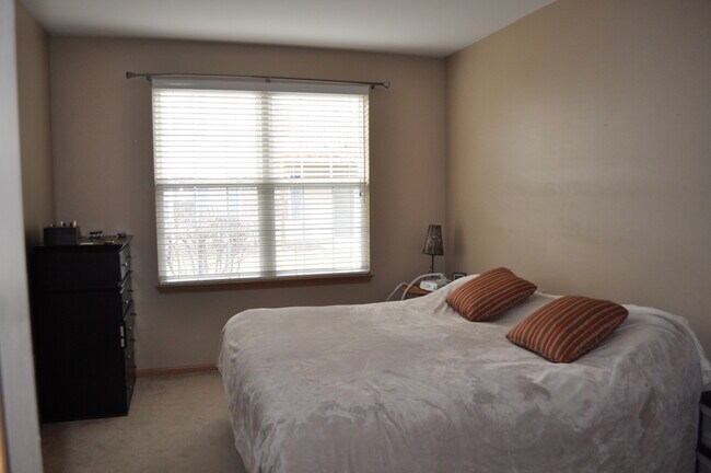 Building Photo - 819 Genesee Dr