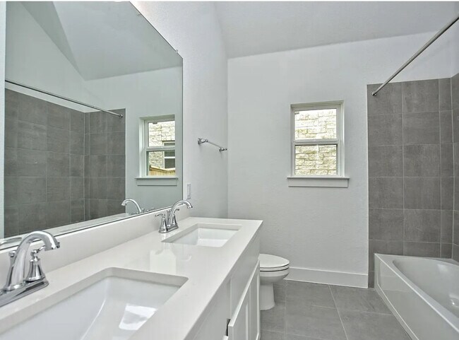 Building Photo - 2233 Nates Pl