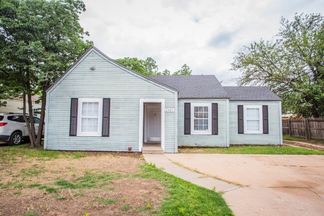 Building Photo - Move-In Ready! Stunning Home with Modern U...