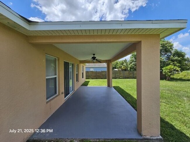 Building Photo - Welcome to your new home! This spacious 3-bedroom, 2-bathroom single-family home