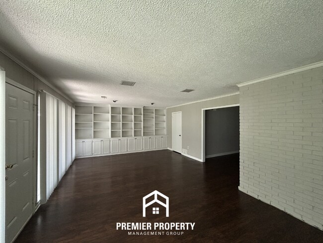 Building Photo - Stunning 3BR/2BA Near Southwind | 2,079 Sq Ft, Built-Ins, Fireplace & Covered Patio