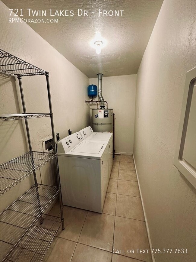 Building Photo - 721 Twin Lakes Dr