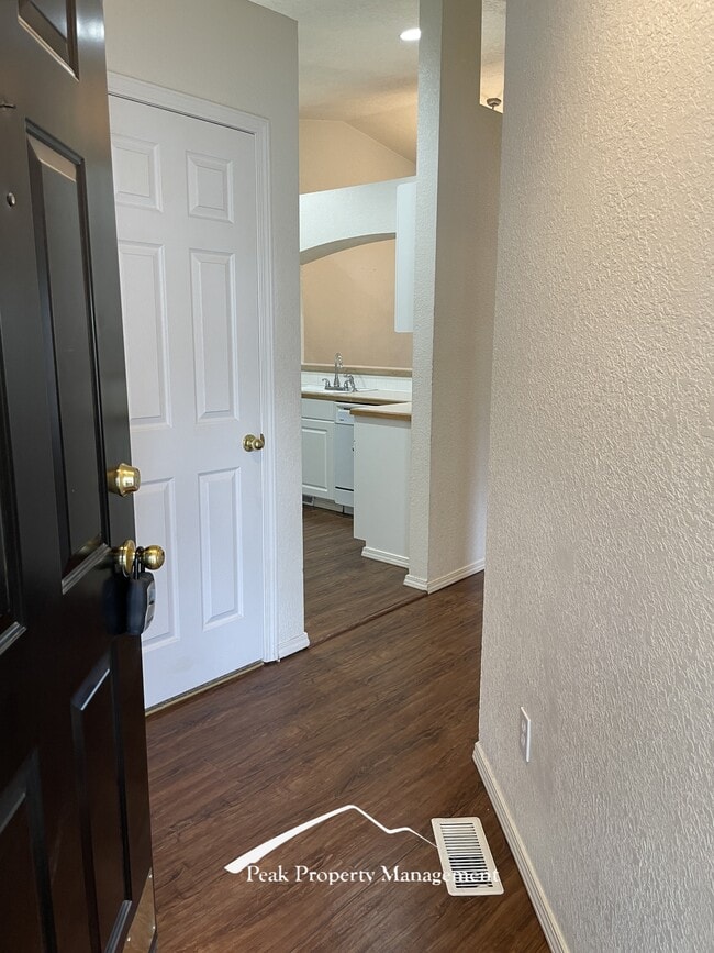 Building Photo - 6196 W Villa Park St