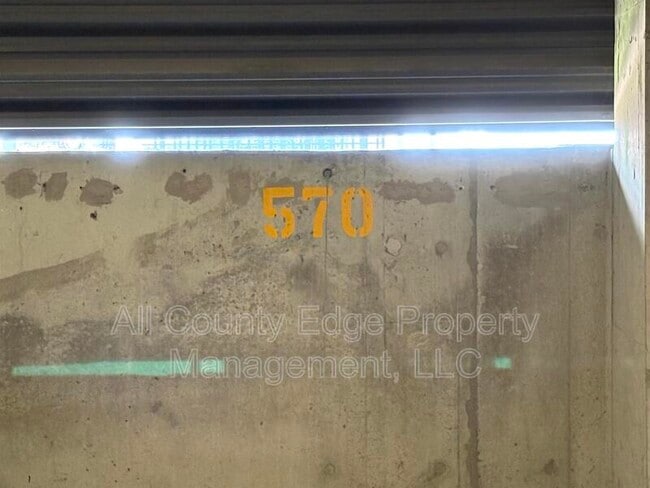 Building Photo - 235 W Van Buren St