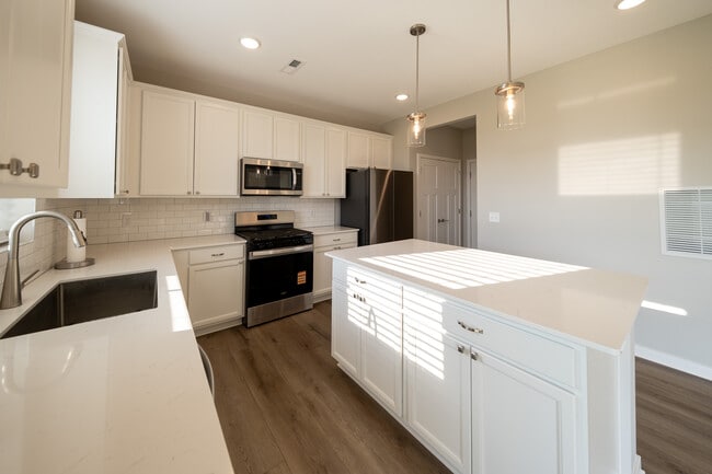 Building Photo - 15083 Athgoe Dr