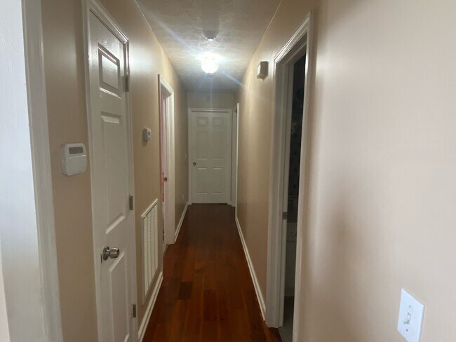 Building Photo - 122 Bluff View Dr