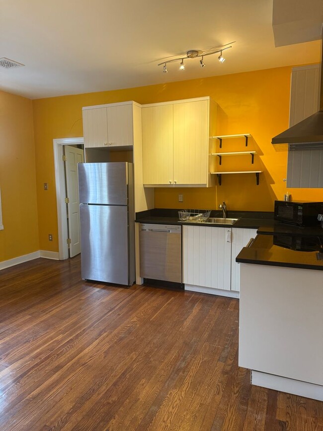 Building Photo - Charming Unit in the Heart of Downtown Frederick