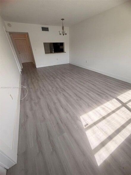 Building Photo - 20111 NE 27th Ct