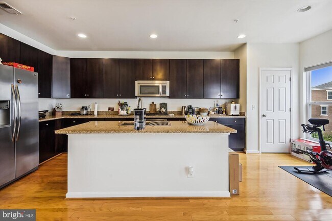 Building Photo - 3028 Rittenhouse Cir